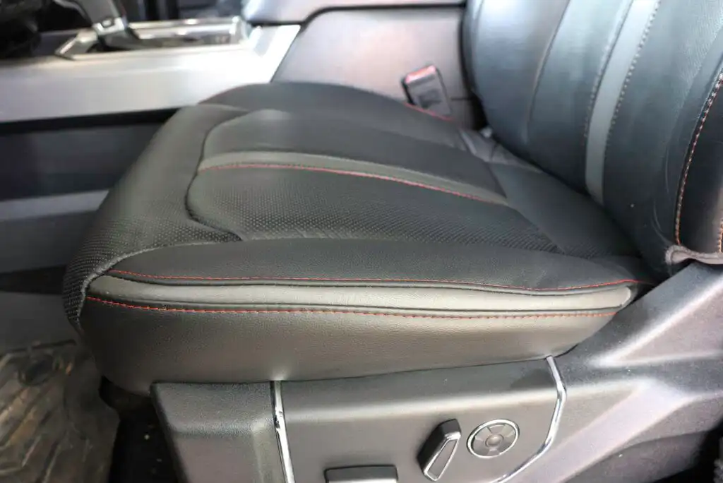 07 USF Ford F 150 Platinum 2018 Bottom 3