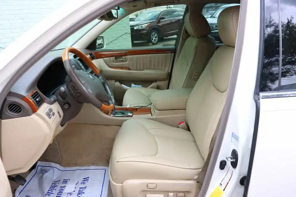 19 USF Lexus LS430 2006 Sièges avant 3